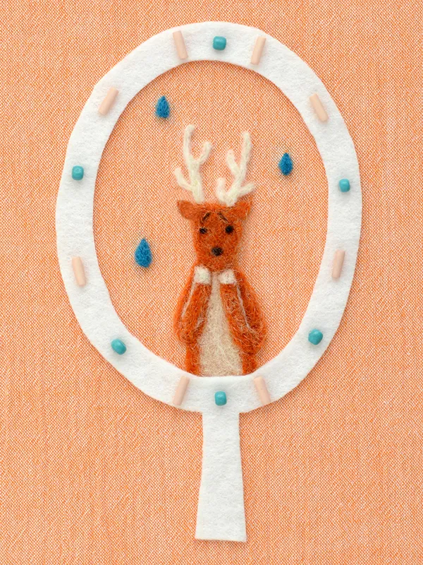 ベネッセ鹿と手鏡の羊毛フェルトイラスト
