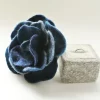青い薔薇のフェルトの指輪ケース　