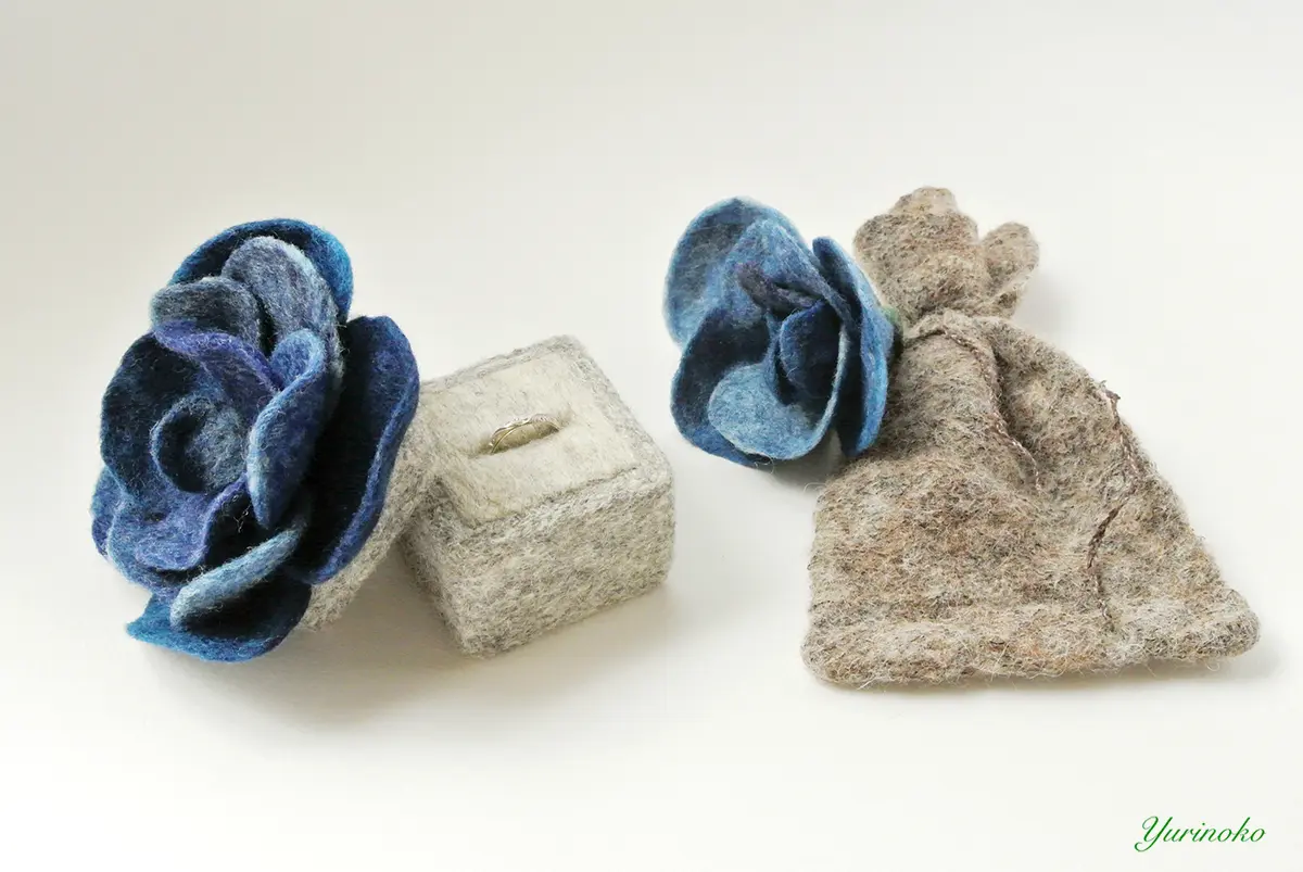 青い薔薇の指輪ポーチ